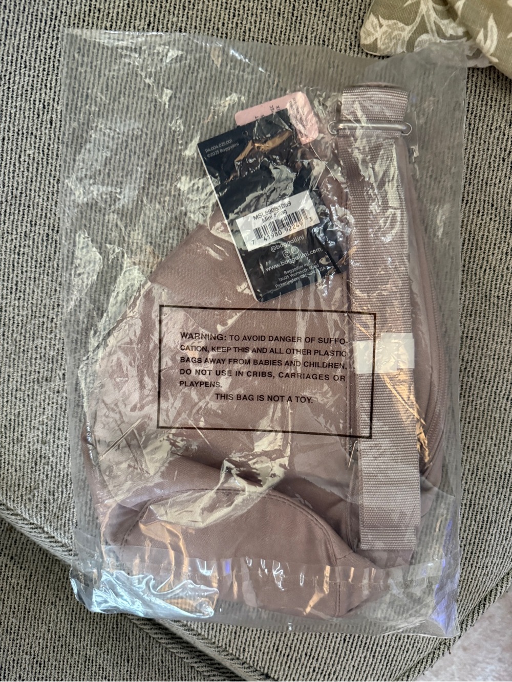 NWT Baggallini Dusty Pink Crossbody Sling Bag - Picture 2 of 3
